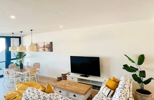 North Coogee Villa | 300 m² Villa ∙ 3 bedrooms ∙ 6 guests