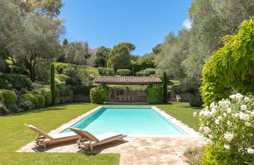Mougins Villa | 300 m² Villa ∙ 6 bedrooms ∙ 12 guests