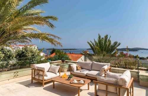 Hvar Villa | 300 m² Villa ∙ 7 bedrooms ∙ 14 guests