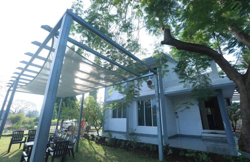 Khalapur Resort | 3000 m² Resort ∙ 10 bedrooms ∙ 30 guests