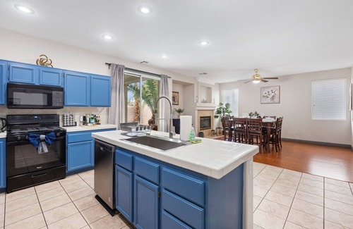 Spring Valley House | 3000 SqFt House 8beds/3bath W/Heated Pool/Spa/BBQ 86"SmartTV/Games Strip/Airport