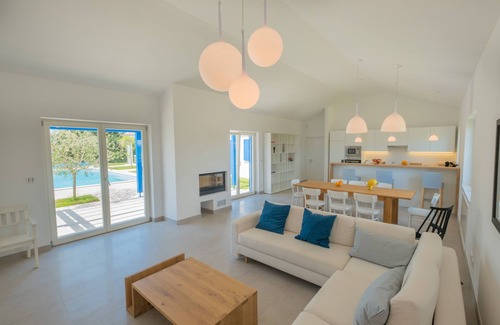 Butkovici Villa | 3000sqm plot, with 50 sqm heated pool, jacuzzi, 2 tennis courts
