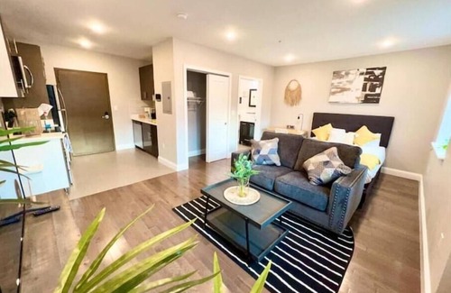 Chinatown Apartment | 303 Cozy and modern 1BR apartment in center City