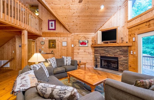 Lake Lure House | 307 m² House ∙ 3 bedrooms ∙ 12 guests