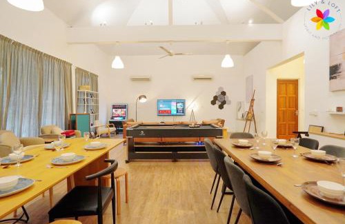 Sentul Pasar Villa | 30P White House Retreat - Pool & Event Hall