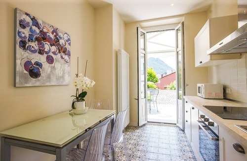 Intra Apartment | 3½-room apartment with pool and balcony in a sunny location