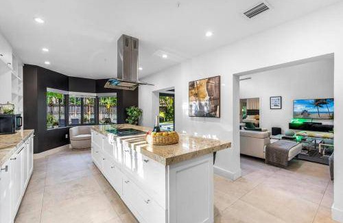 Northeast Coconut Grove House | 313 m² House ∙ 5 bedrooms ∙ 12 guests