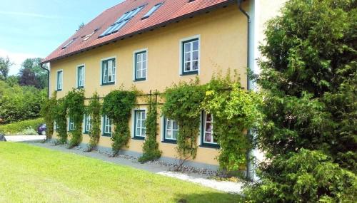 Wald Apartment | 3144 Ferien am SCHLOSS WALD Ap RAPHAEL