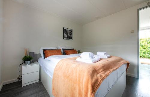 Oisterwijk Ski Chalet | 32, Woods, Big Garden, Private Parking , AC & Privacy!