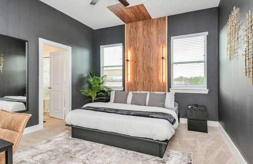 Riverside Terrace House | 325 m² House ∙ 1 bedroom ∙ 16 guests