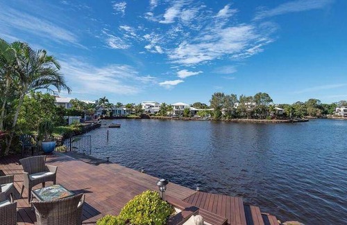 Twin Waters House | 329 m² House ∙ 5 bedrooms ∙ 15 guests