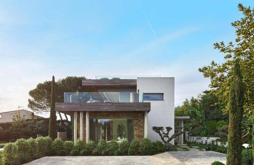Cap-d'Antibes Villa | 340 m² Villa ∙ 5 bedrooms ∙ 10 guests