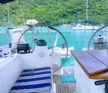 Mambucaba Boat Rental | 35 m² Houseboat ∙ 1 bedroom ∙ 6 guests