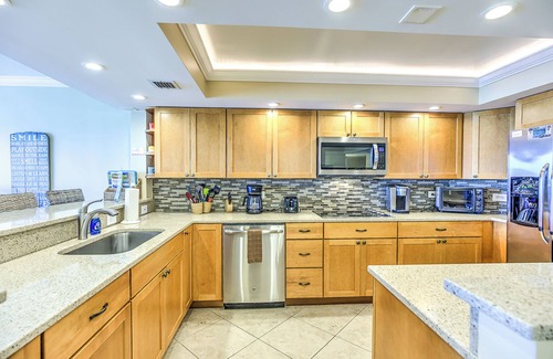 Key Colony Beach Condo | #35 Top Floor Open Concept Oceanfront 2 Bedroom/2.5 Bath Condo