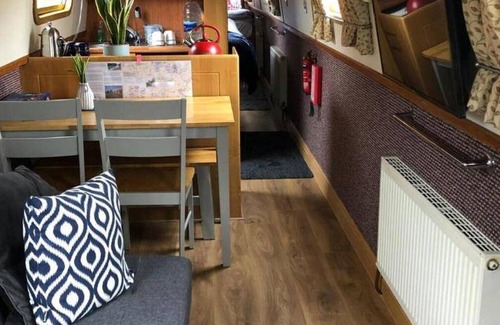 Cambridge City Centre Boat Rental | 350 m² Houseboat ∙ 2 bedrooms ∙ 6 guests