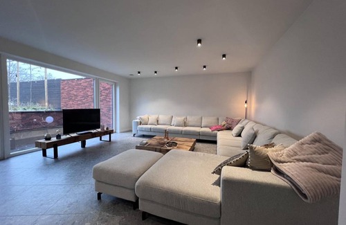 Gutschoven House | 350 m² House ∙ 9 bedrooms ∙ 18 guests