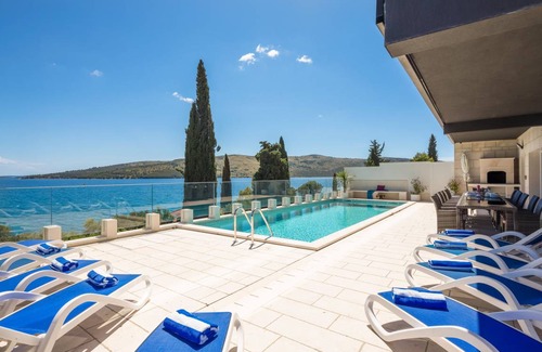 Seget Vranjica Villa | 350 m² Villa ∙ 7 bedrooms ∙ 14 guests