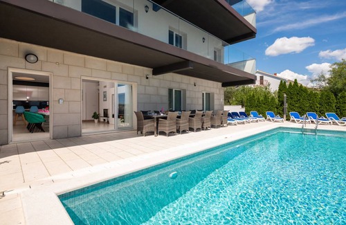 Seget Vranjica Villa | 350 m² Villa ∙ 7 bedrooms ∙ 14 guests