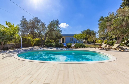 Cenate Villa | 3500 m² Villa ∙ 3 bedrooms ∙ 6 guests