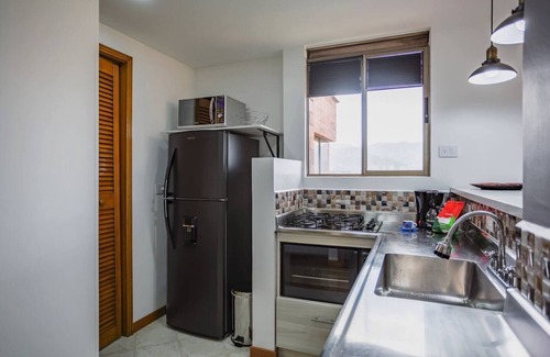 La Aguacatala Apartment | 350MB WiFi in amazing view Medellin Mountains A/C
