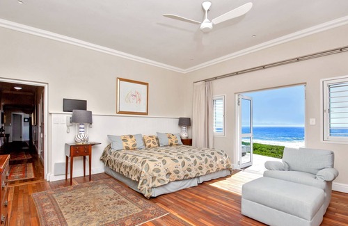 Robberg Beach Villa | 36 Beachy Head - Solar Power, Beachfront 4 Bd 4 Bt