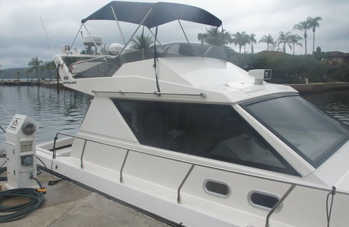 Angra dos Reis Boat Rental | 36-foot private tour boat for up to 12 passengers