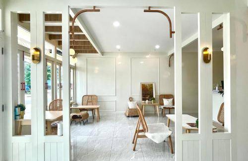 Uthai Thani Hotel | 36 m² Hotel ∙ 5 guests