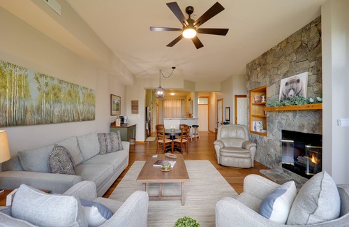 Mountain Air Condo | 36 Mi to Asheville: Mtn-View Home in Burnsville!