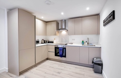 Camberley Apartment | 360 GU15 Aspen Court 01 - Modern 3 Bedrooms Apartment 01 Town Centre Camberley