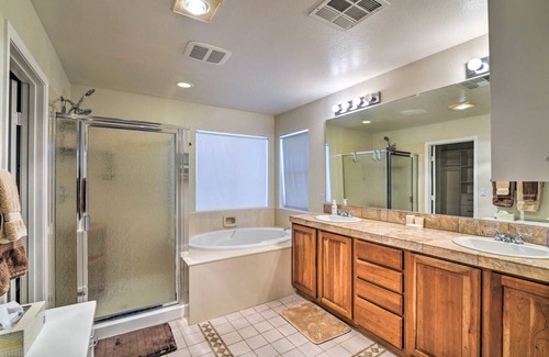 North Las Vegas House | 362 m² House ∙ 5 bedrooms ∙ 10 guests