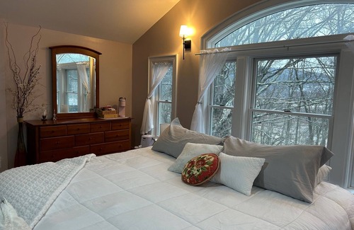 Wellsboro Bed & Breakfast | 37 Oak Ridge House