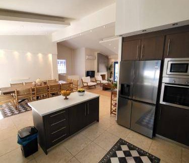 Palaia Fokaia Villa | 370 m² Villa ∙ 4 bedrooms ∙ 12 guests