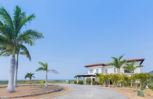 Pristine Bay House | 372 m² House ∙ 4 bedrooms ∙ 10 guests