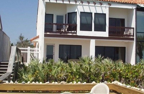 Interchange Square House | 372 m² House ∙ 5 bedrooms ∙ 12 guests