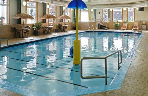 Hunts Point Hotel | 38 m² Hotel ∙ 3 bedrooms ∙ 8 guests