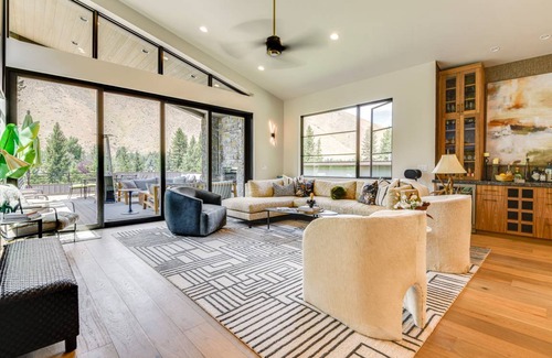 Warm Springs House | 390 m² House ∙ 5 bedrooms ∙ 10 guests
