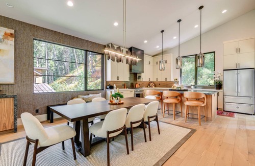 Warm Springs House | 390 m² House ∙ 5 bedrooms ∙ 10 guests