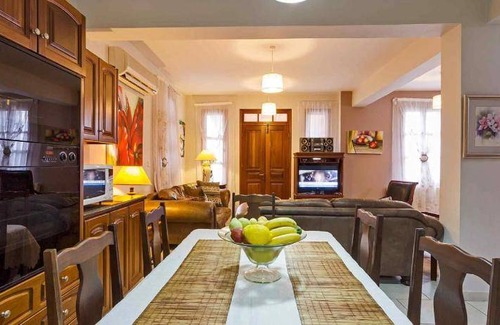 Peristerona Villa | 398 m² Villa ∙ 5 bedrooms ∙ 11 guests