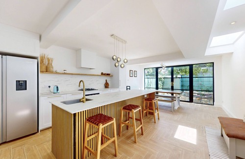 Walpole House | 3Bed, 2.5Bath House w/Garden near Hanwell Station