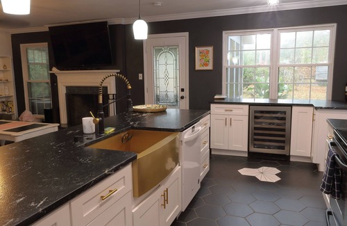 Montgomery House | 3bed 2bath Firepit, Pool Table, Darts, Pool.