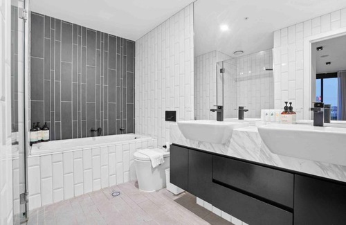 Doncaster Apartment | 3bedroom apartment free parking *811