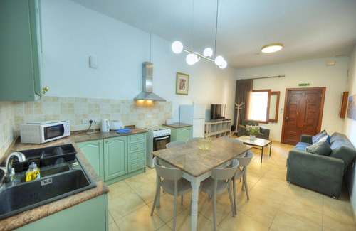 Sliema Ski Chalet | 3bedroom house with yard and roof terrace CZER1-1