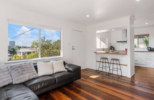 Brisbane House | 3Beds Value & Comfort Stay | Airport, CBD & Cafes