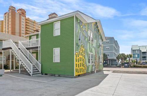 Ocean Drive Apartment | 3BR 2BTH Near the Beach Main St Pet Friendly