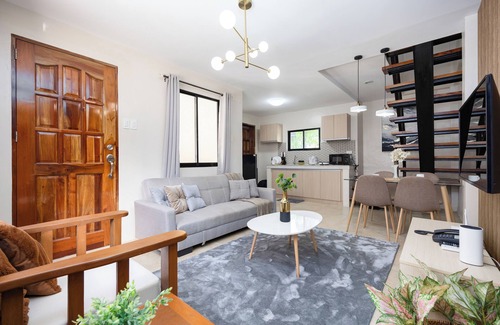 Cebu House | 3BR & 3BA Townhome in Central Cebu City with WiFi, Netflix, Parking and Washer
