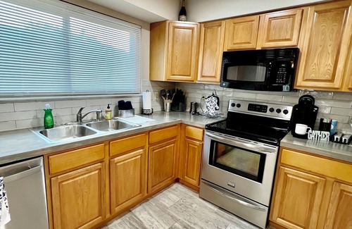 North San Antonio - SAT House | 3BR Furnished Retreat w/Yard, BBQ & Fast Wi-Fi – San Antonio