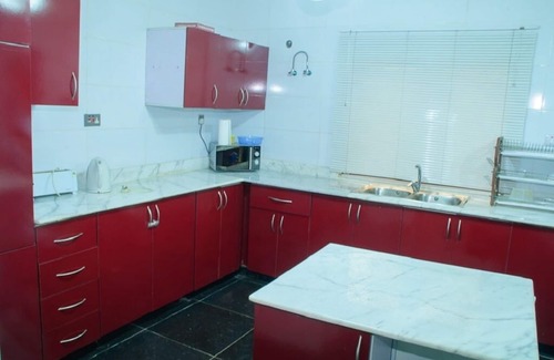Abuja House | 3BR House close to Novare Mall. 13mins from Airport and 15mins to City Gate.