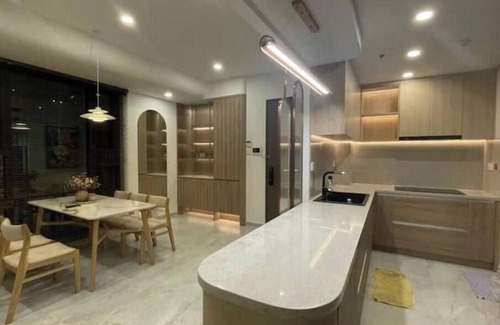 Tan Thuan Tay Apartment | 3BR Luxury in Cardinal Court