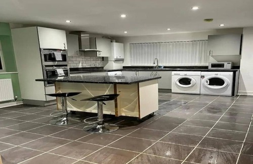 Birkenhead House | 3BR Prenton,Wirral close to Liverpool,Chester&local beachesn4xTvs,fastWIFI