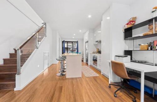 Bundoora House | 3BR Pure Luxury & Elegant holiday home in Latrobe